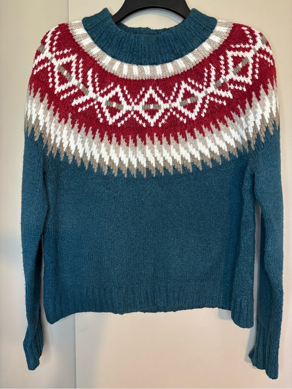 American Eagle Outfitters Fair Isle Yoke Sweater with Red and White Accents Sz M